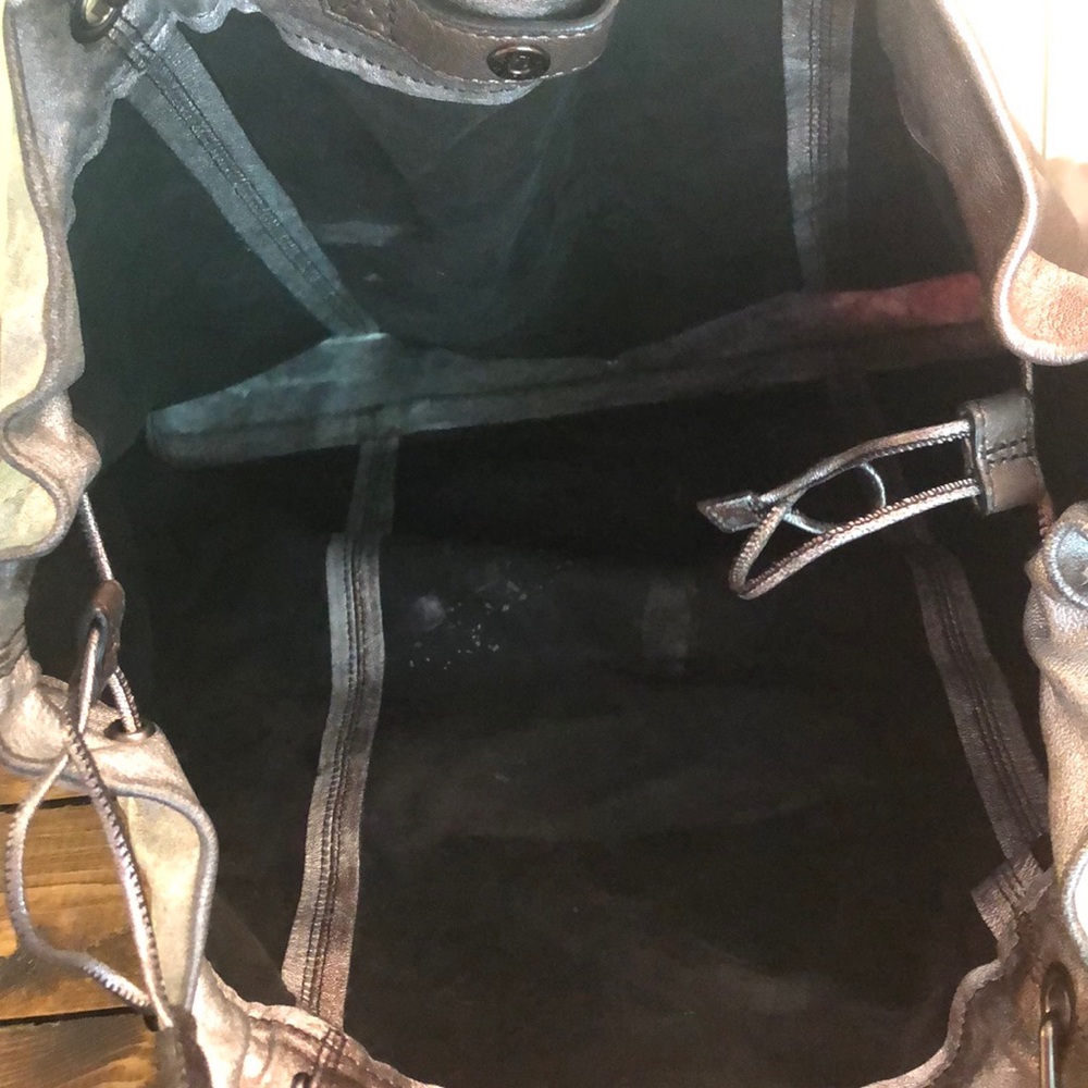 BURBERRY DISTRESSED TOTE - Picture 7 of 7